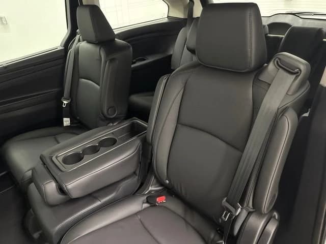 Honda Odyssey EX-L Auto 2026 — side view