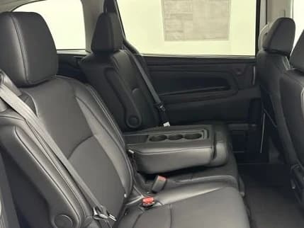 Honda Odyssey EX-L Auto 2026 — side view
