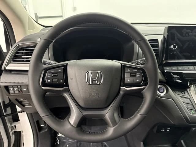 Honda Odyssey EX-L Auto 2026 — side view