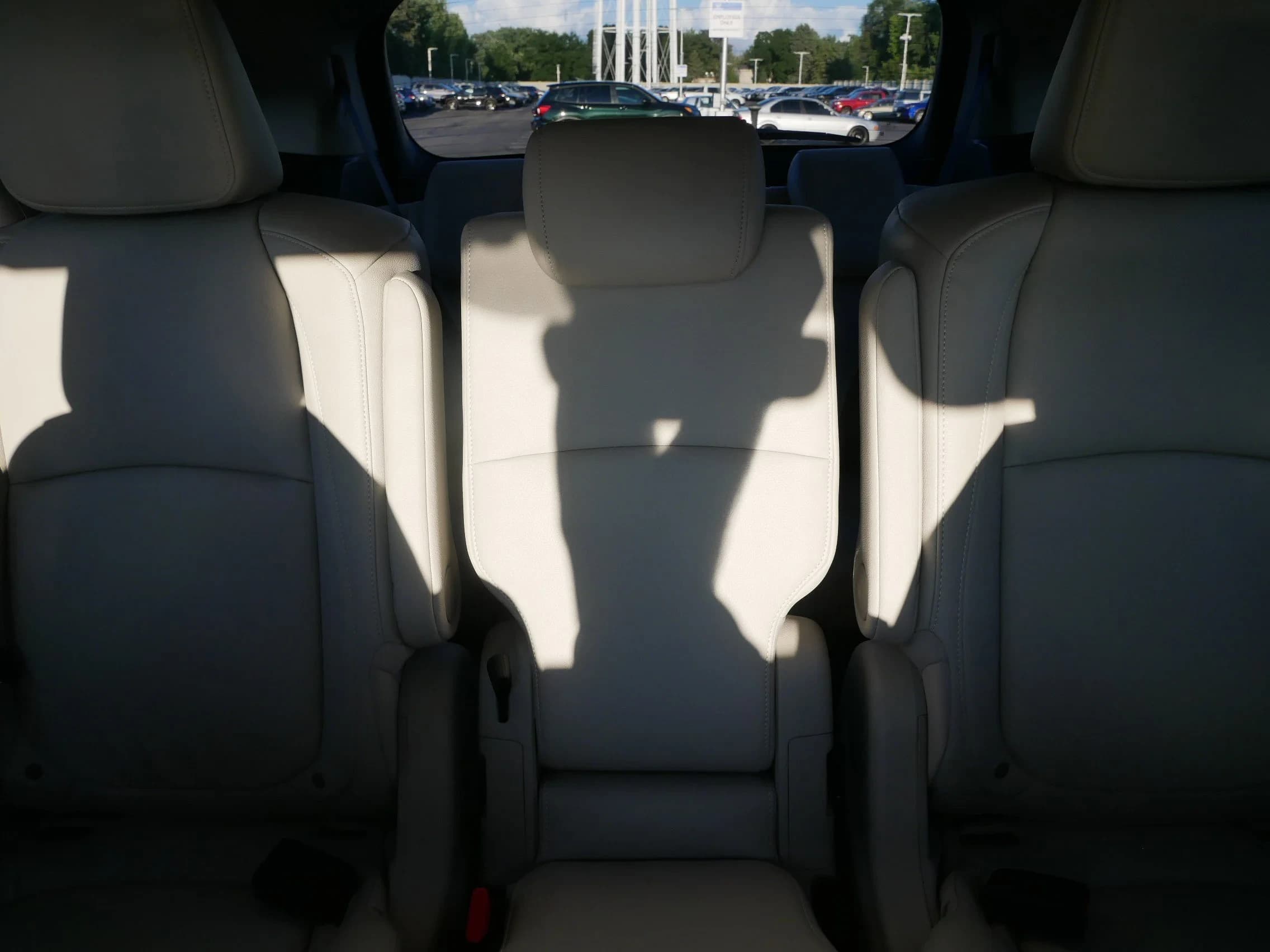Honda Odyssey EX-L Auto 2026 — side view
