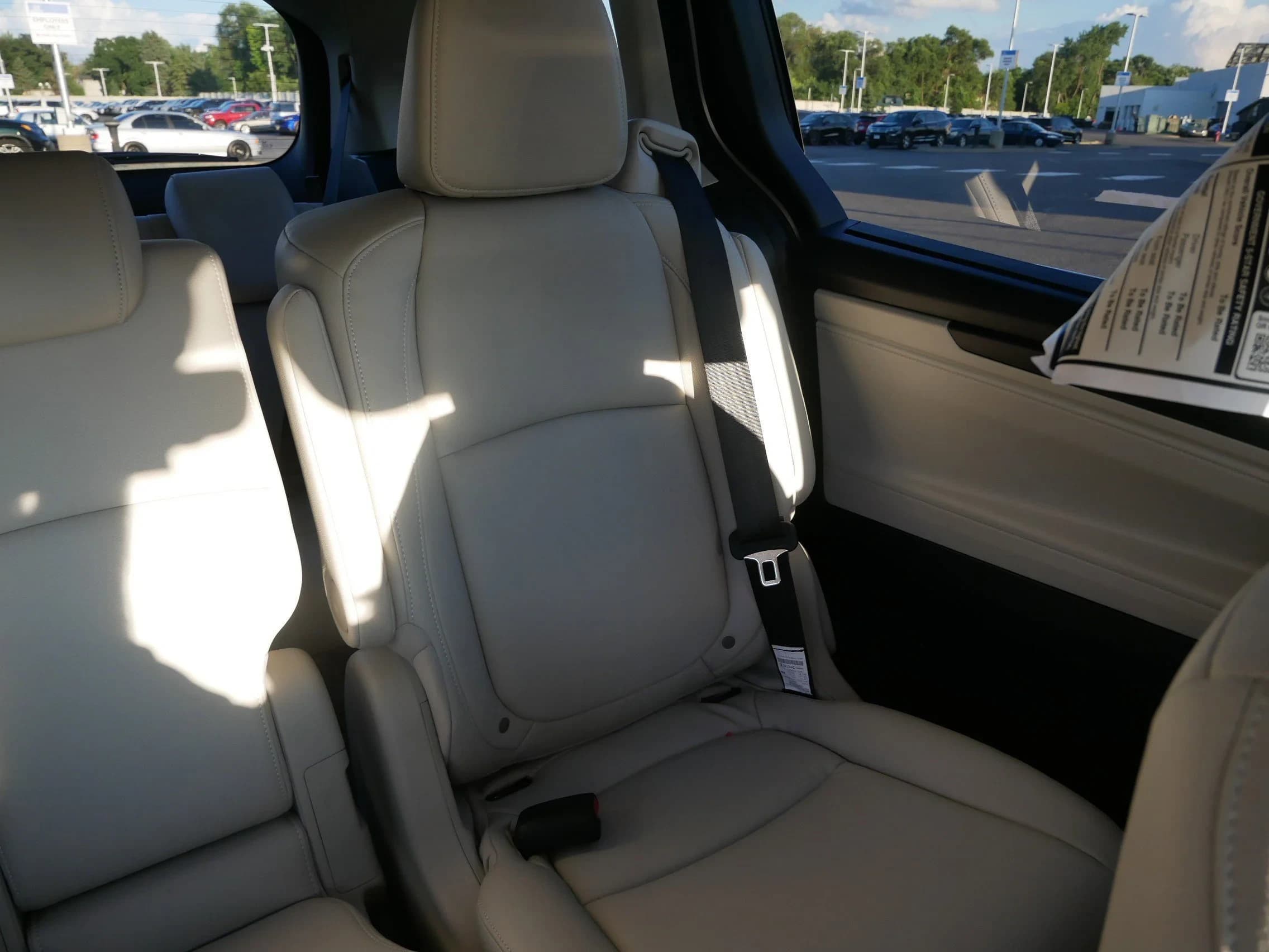 Honda Odyssey EX-L Auto 2026 — side view