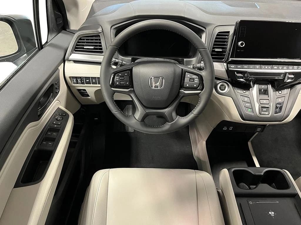 Honda Odyssey EX-L Auto 2026 — side view