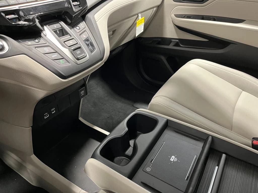 Honda Odyssey EX-L Auto 2026 — side view