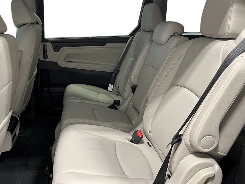 Honda Odyssey EX-L Auto 2026 — side view