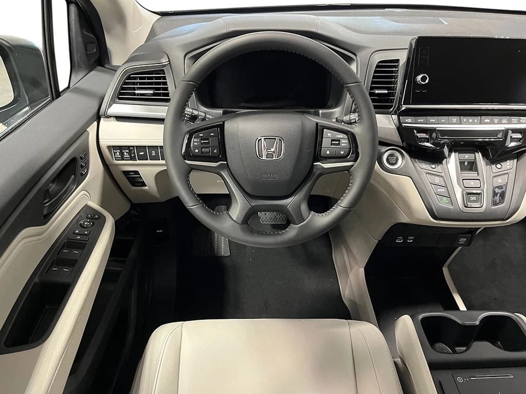 Honda Odyssey EX-L Auto 2026 — side view