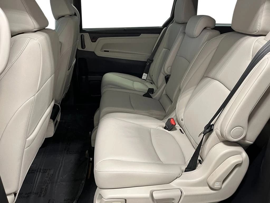 Honda Odyssey EX-L Auto 2026 — side view