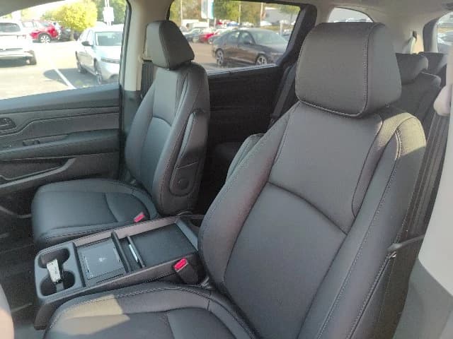 Honda Odyssey EX-L Auto 2026 — side view