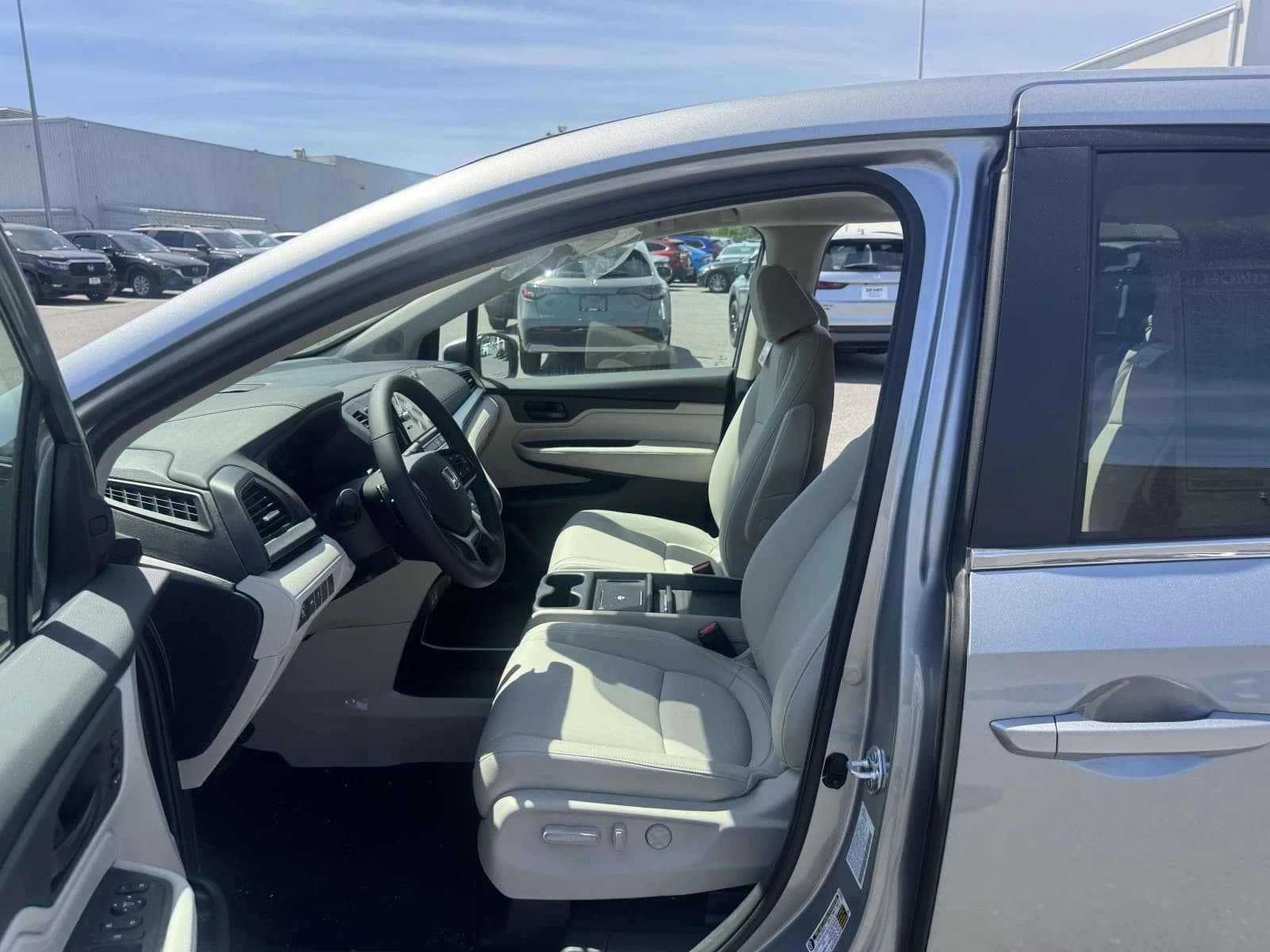 Honda Odyssey EX-L Auto 2026 — side view