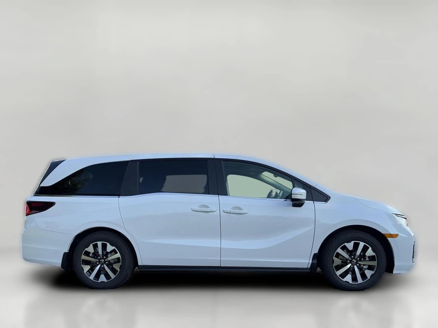 Honda Odyssey EX-L Auto 2026 — side view