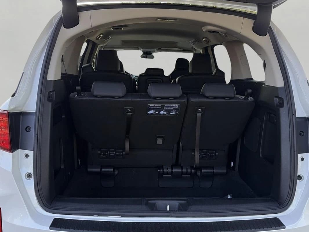 Honda Odyssey EX-L Auto 2026 — side view