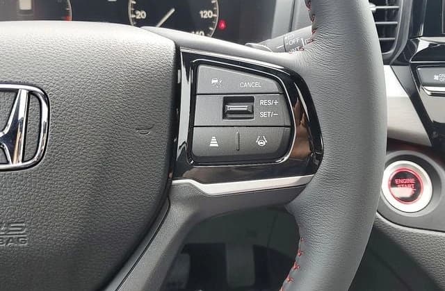 Honda Odyssey Sport-L Auto 2026 — side view