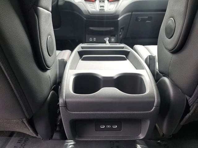 Honda Odyssey Sport-L Auto 2026 — side view
