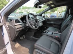 Honda Odyssey Sport-L Auto 2026 — side view