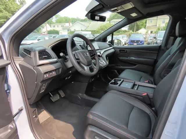 Honda Odyssey Sport-L Auto 2026 — side view