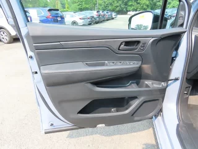 Honda Odyssey Sport-L Auto 2026 — side view
