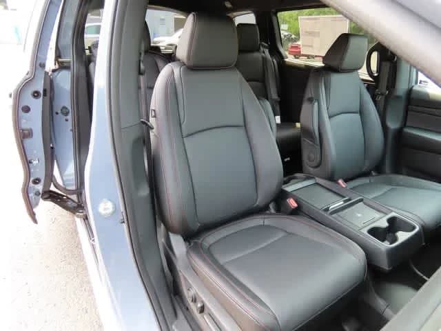 Honda Odyssey Sport-L Auto 2026 — side view