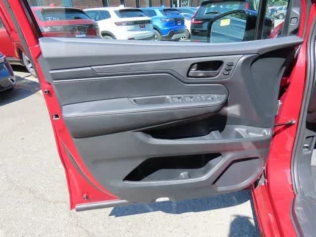 Honda Odyssey Sport-L Auto 2026 — side view