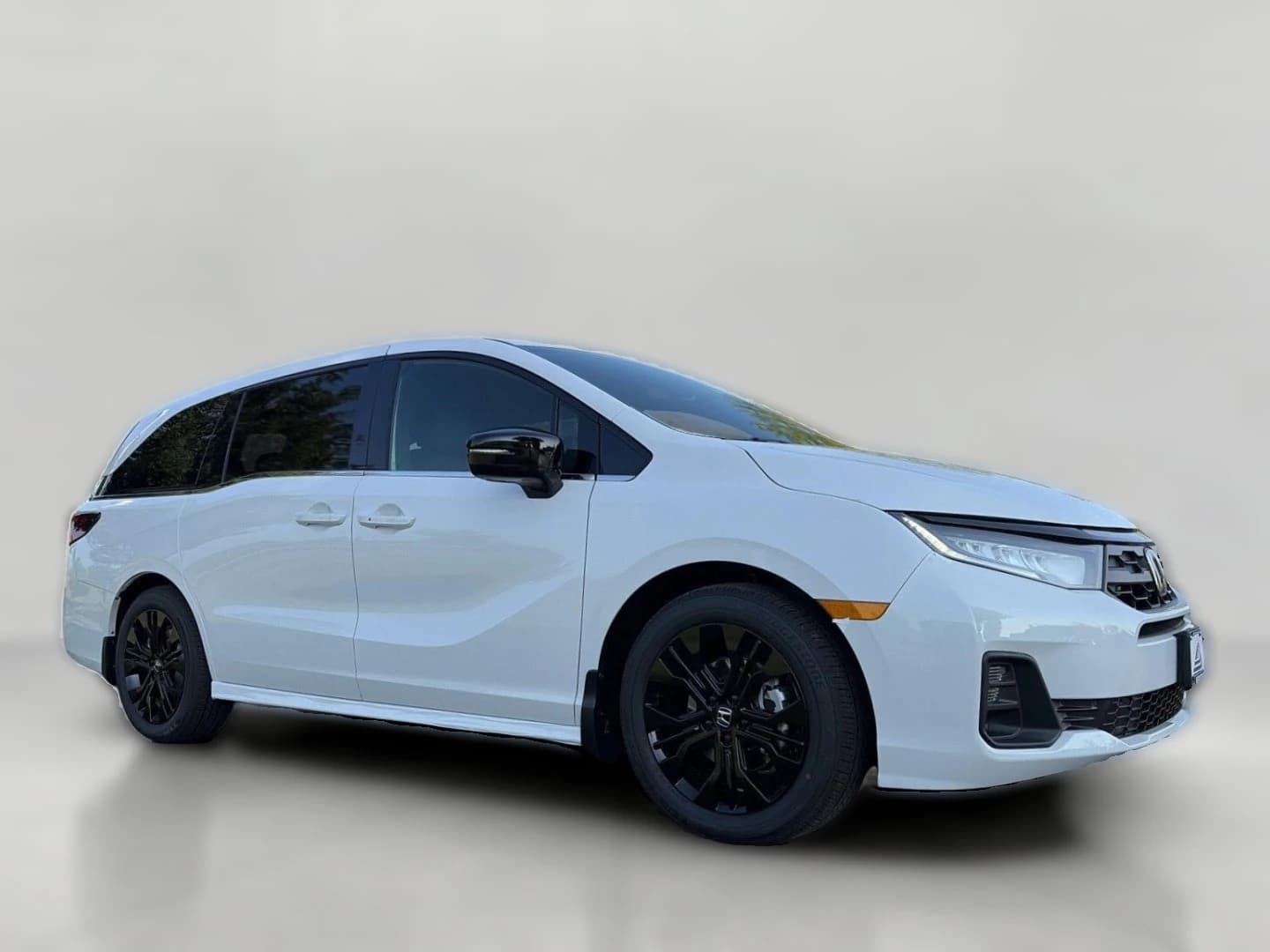 Honda Odyssey Sport-L Auto 2026 — side view