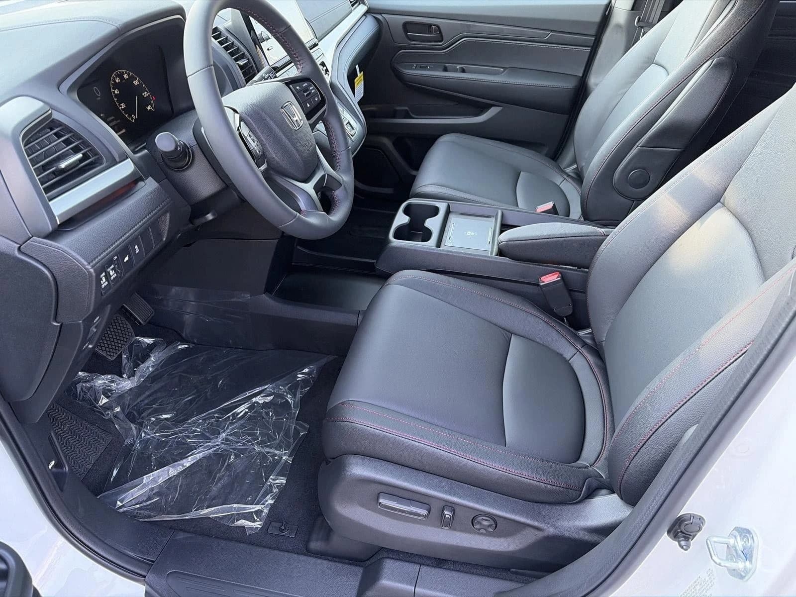 Honda Odyssey Sport-L Auto 2026 — side view