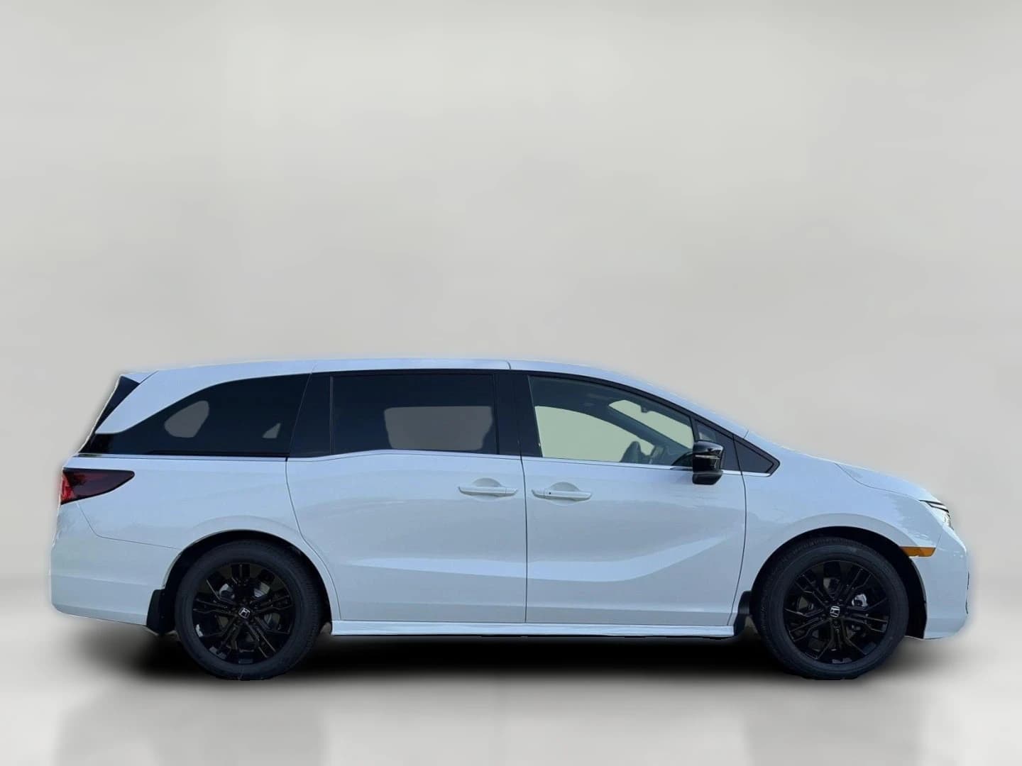 Honda Odyssey Sport-L Auto 2026 — side view