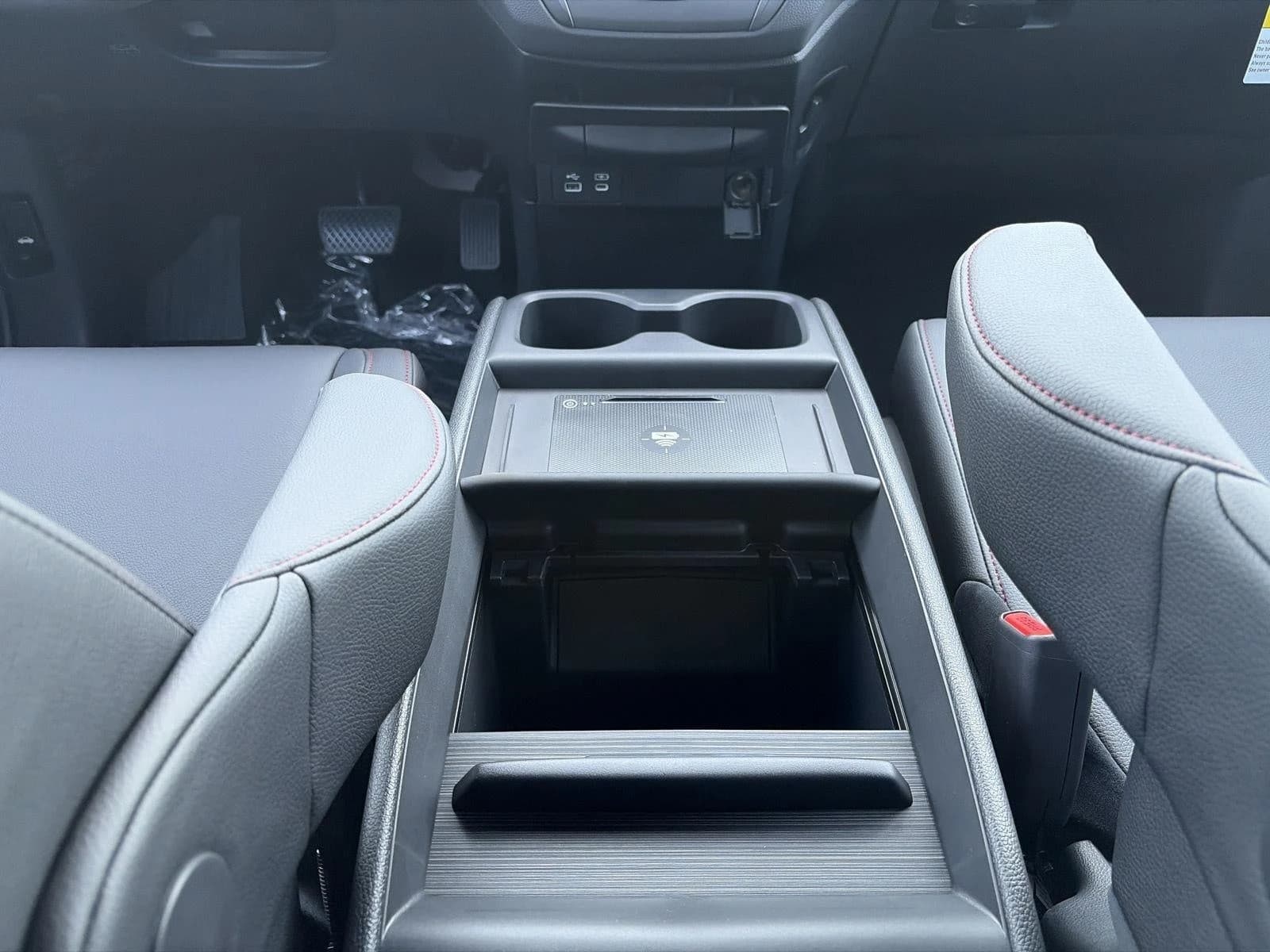 Honda Odyssey Sport-L Auto 2026 — side view
