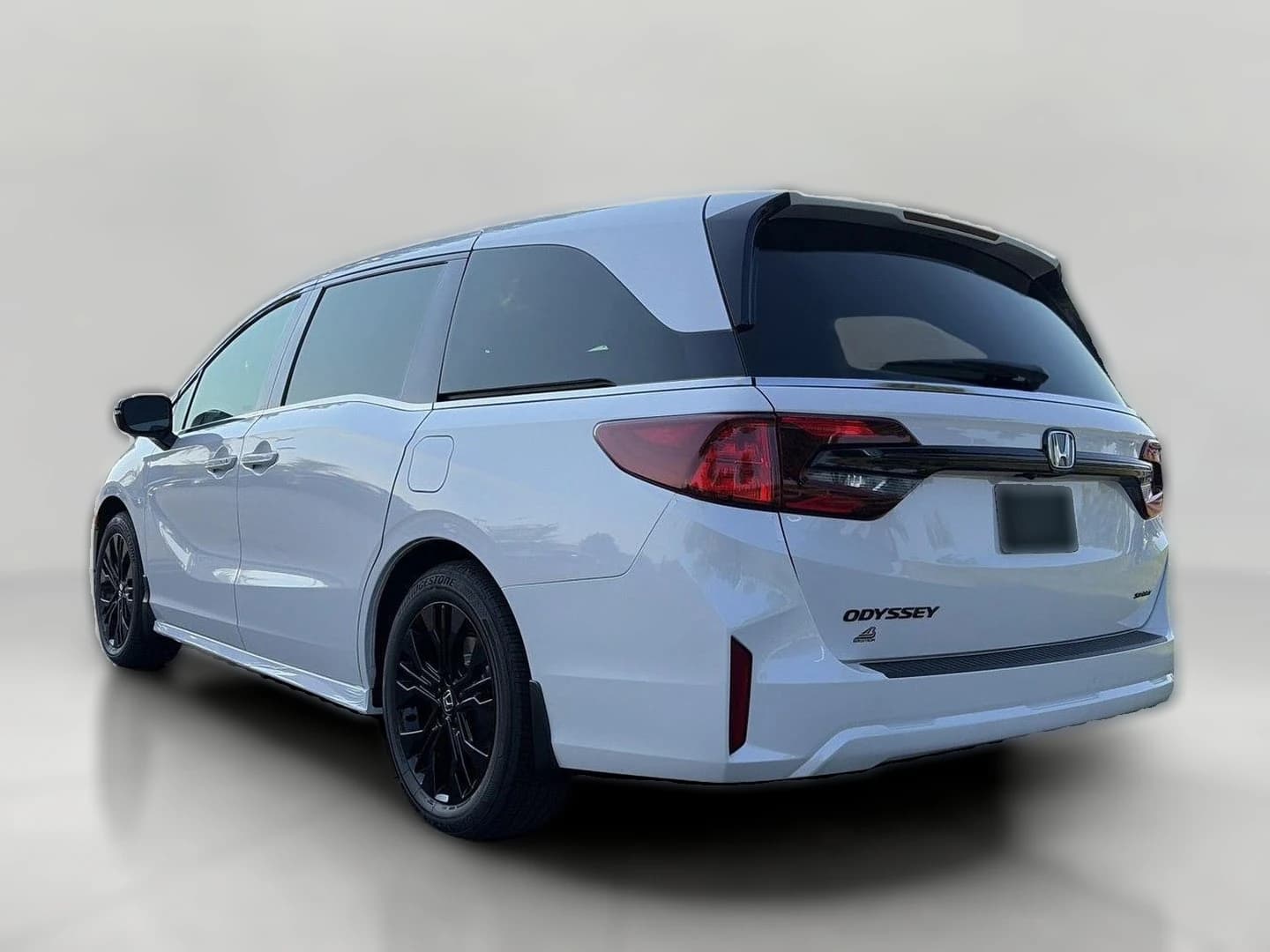 Honda Odyssey Sport-L Auto 2026 — side view