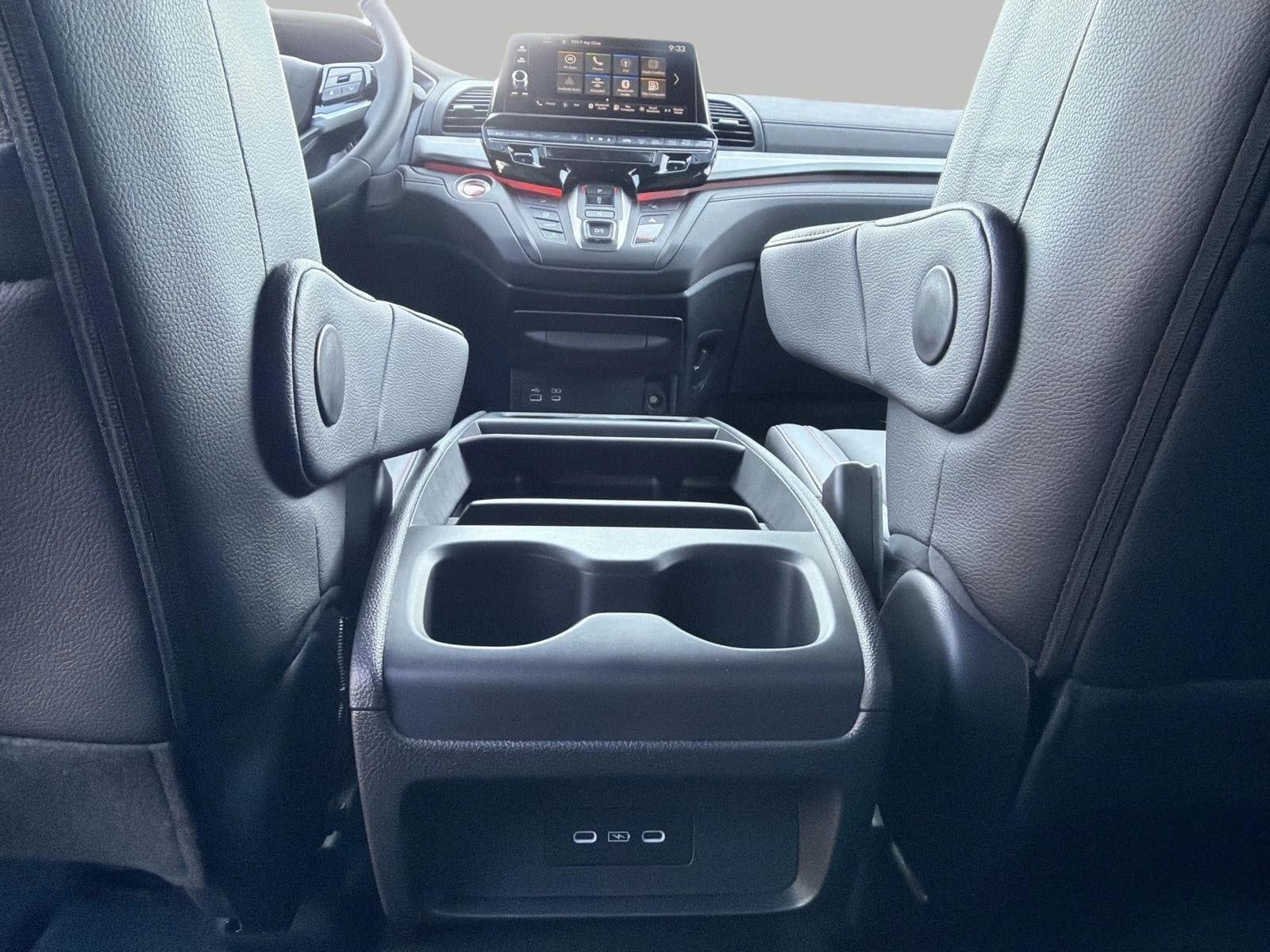 Honda Odyssey Sport-L Auto 2026 — side view