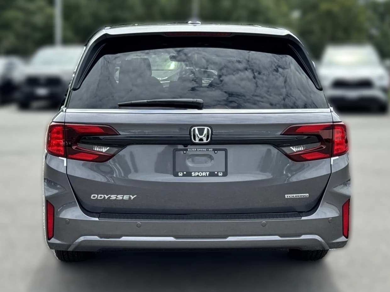 Honda Odyssey Touring Auto 2026 — side view