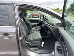 Honda Odyssey Touring Auto 2026 — side view