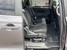 Honda Odyssey Touring Auto 2026 — side view