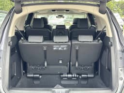 Honda Odyssey Touring Auto 2026 — side view