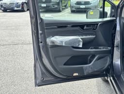 Honda Odyssey Touring Auto 2026 — side view