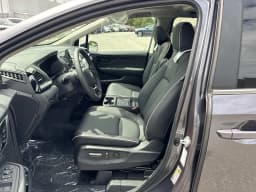 Honda Odyssey Touring Auto 2026 — side view
