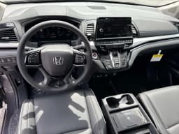 Honda Odyssey Touring Auto 2026 — side view
