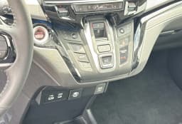 Honda Odyssey Touring Auto 2026 — side view