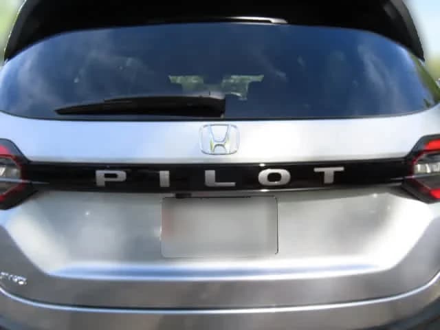 Honda Pilot EX-L AWD 2026 — side view