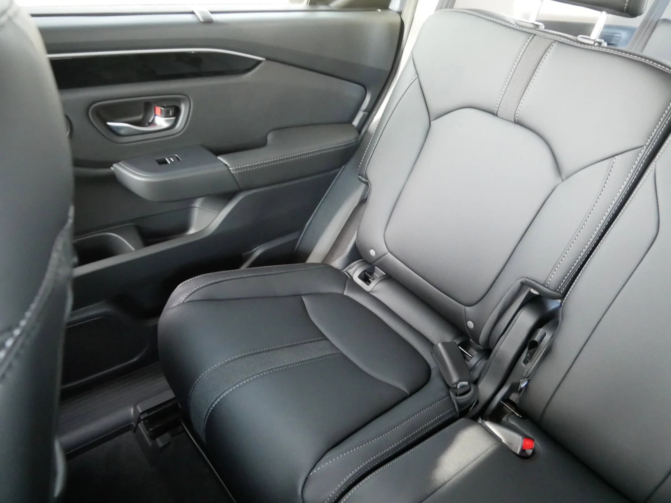 Honda Pilot EX-L AWD 2026 — side view