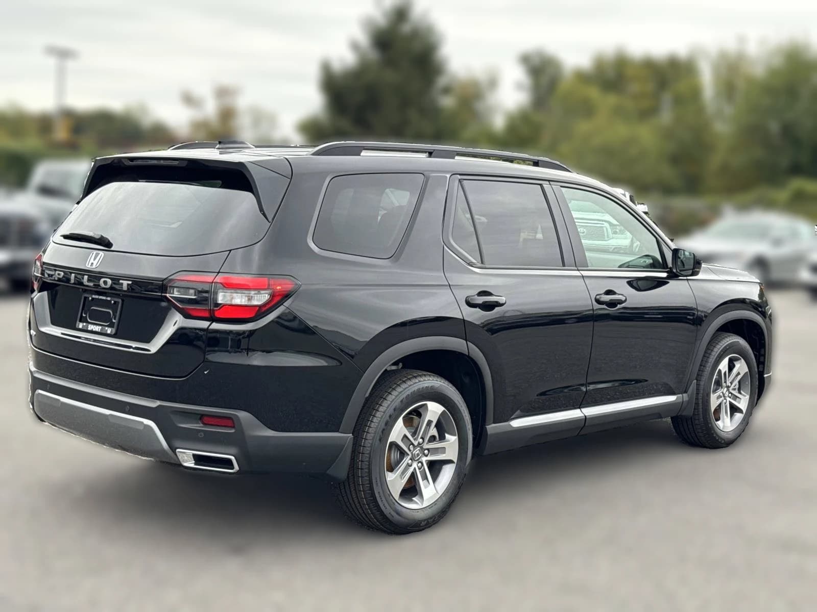 Honda Pilot EX-L AWD 2026 — side view