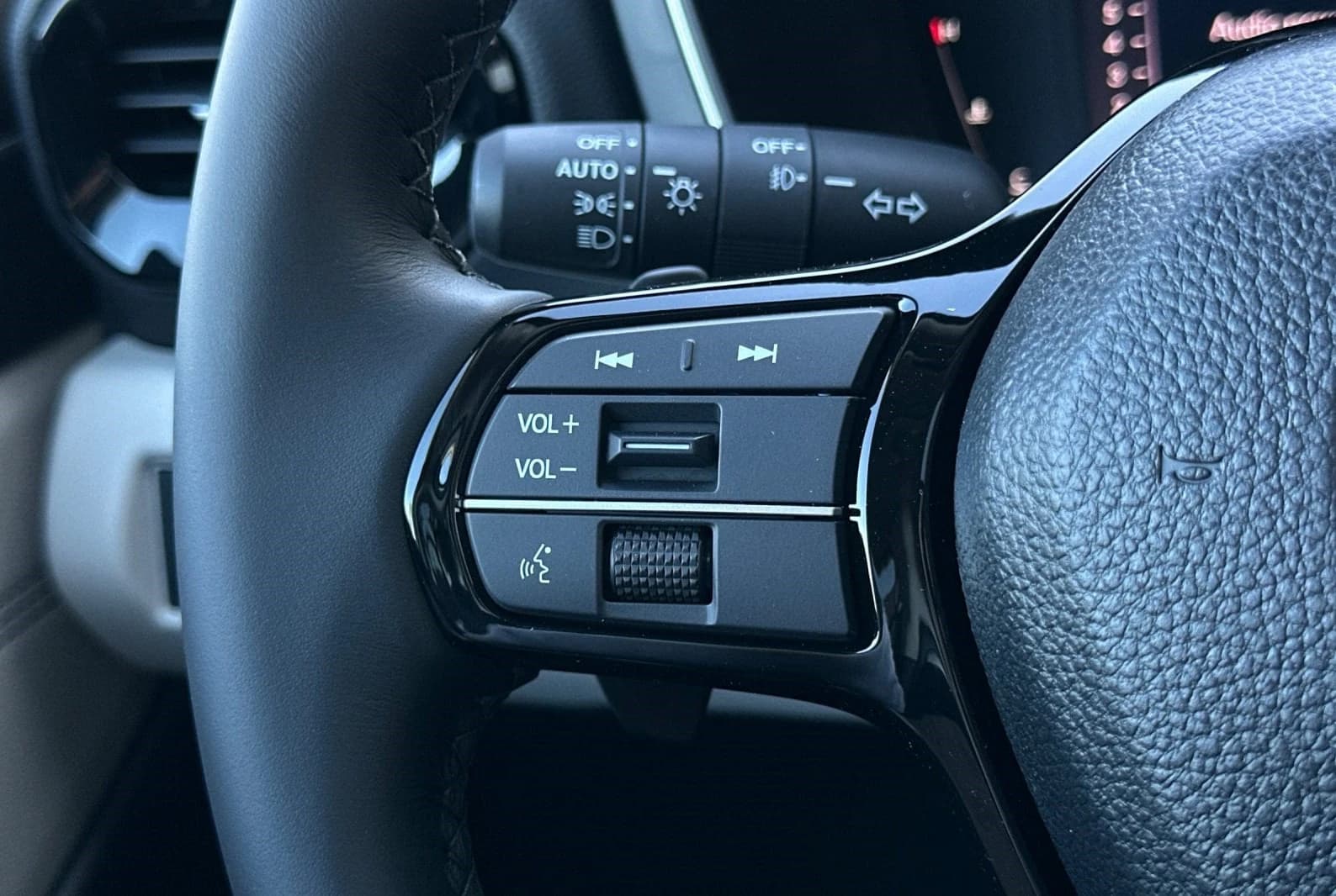 Honda Pilot Touring AWD 2026 — side view