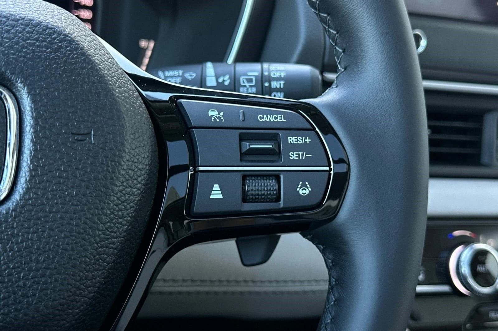 Honda Pilot Touring AWD 2026 — side view