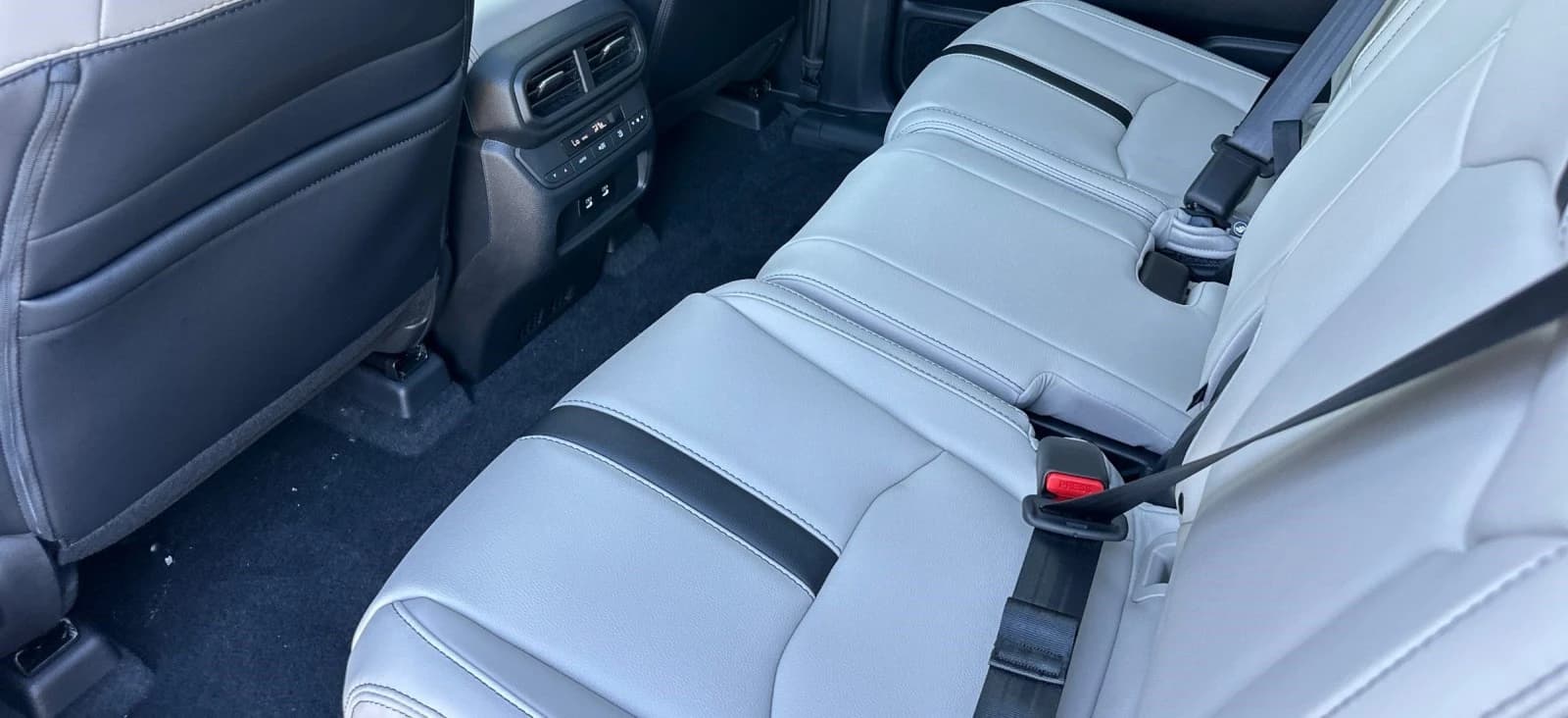 Honda Pilot Touring AWD 2026 — side view