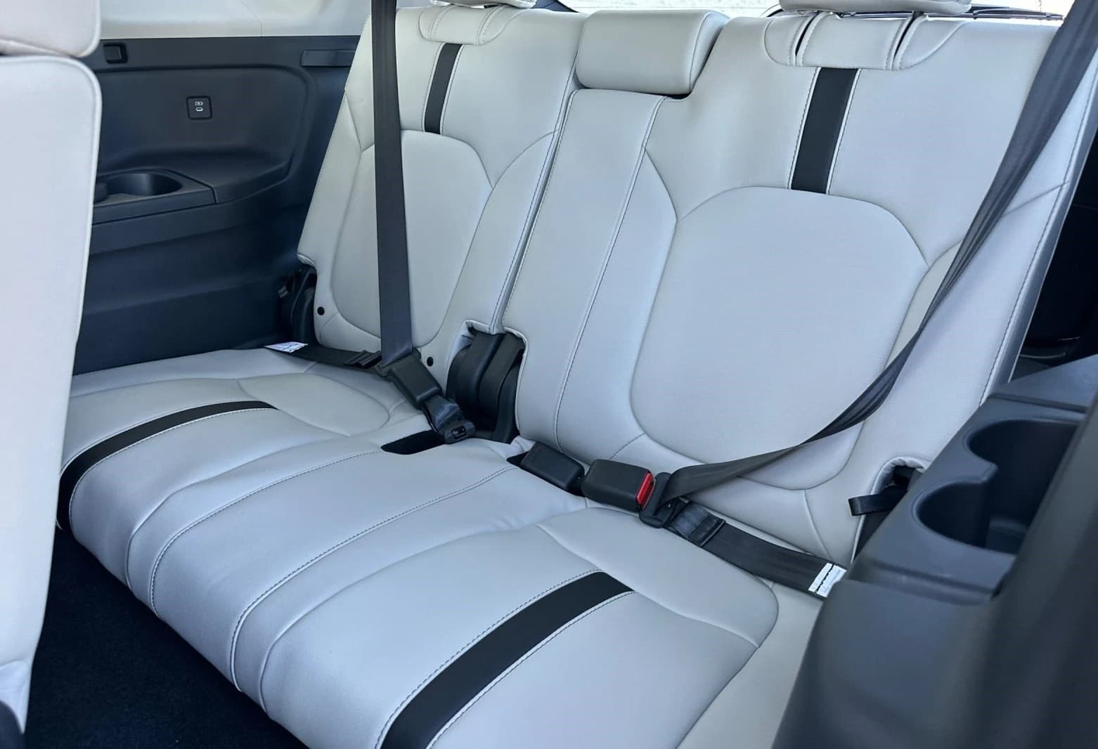 Honda Pilot Touring AWD 2026 — side view