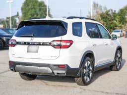 Honda Pilot Elite AWD 2026 — side view