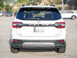 Honda Pilot Elite AWD 2026 — side view