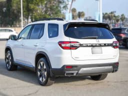 Honda Pilot Elite AWD 2026 — side view