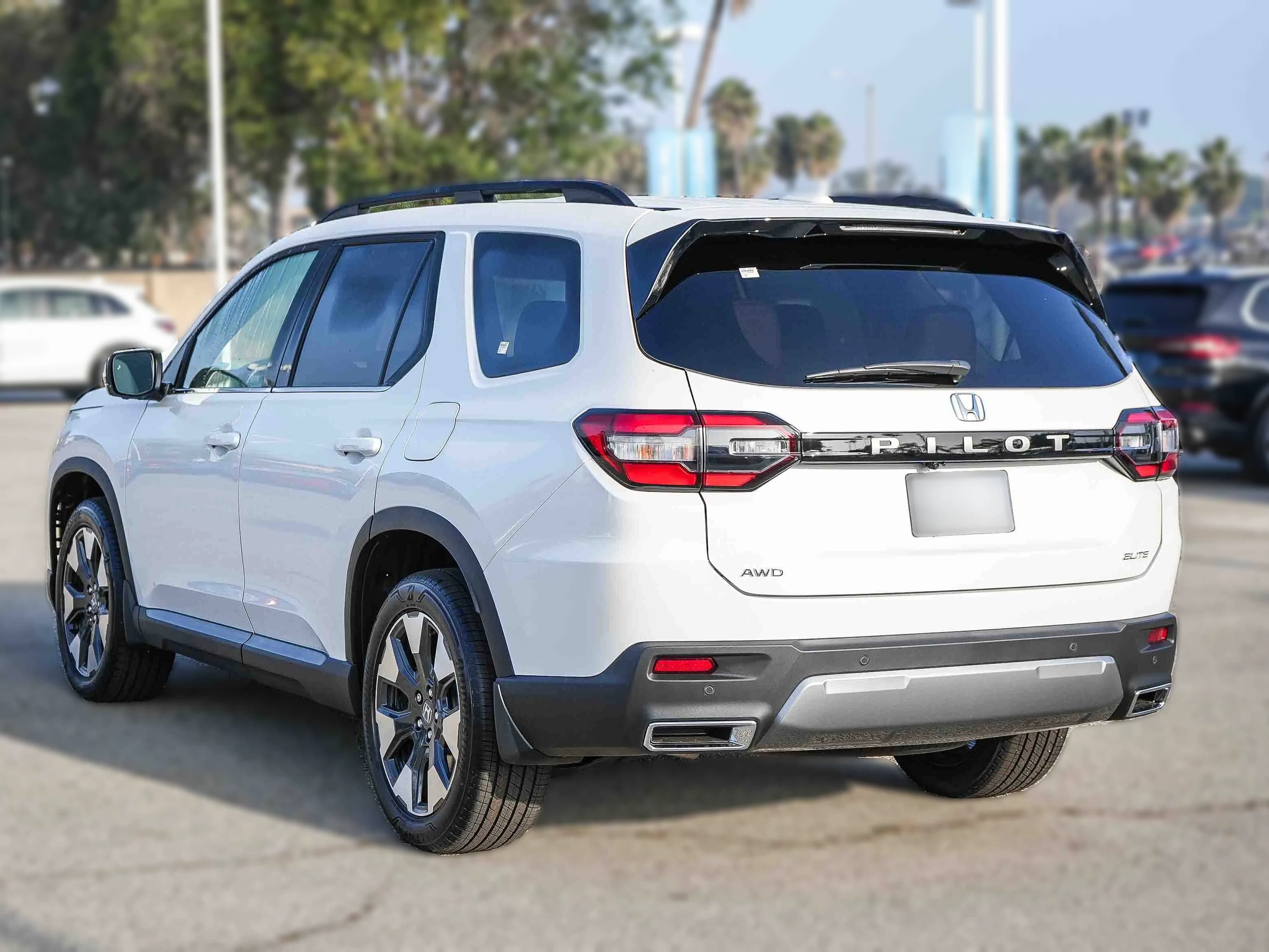 Honda Pilot Elite AWD 2026 — side view