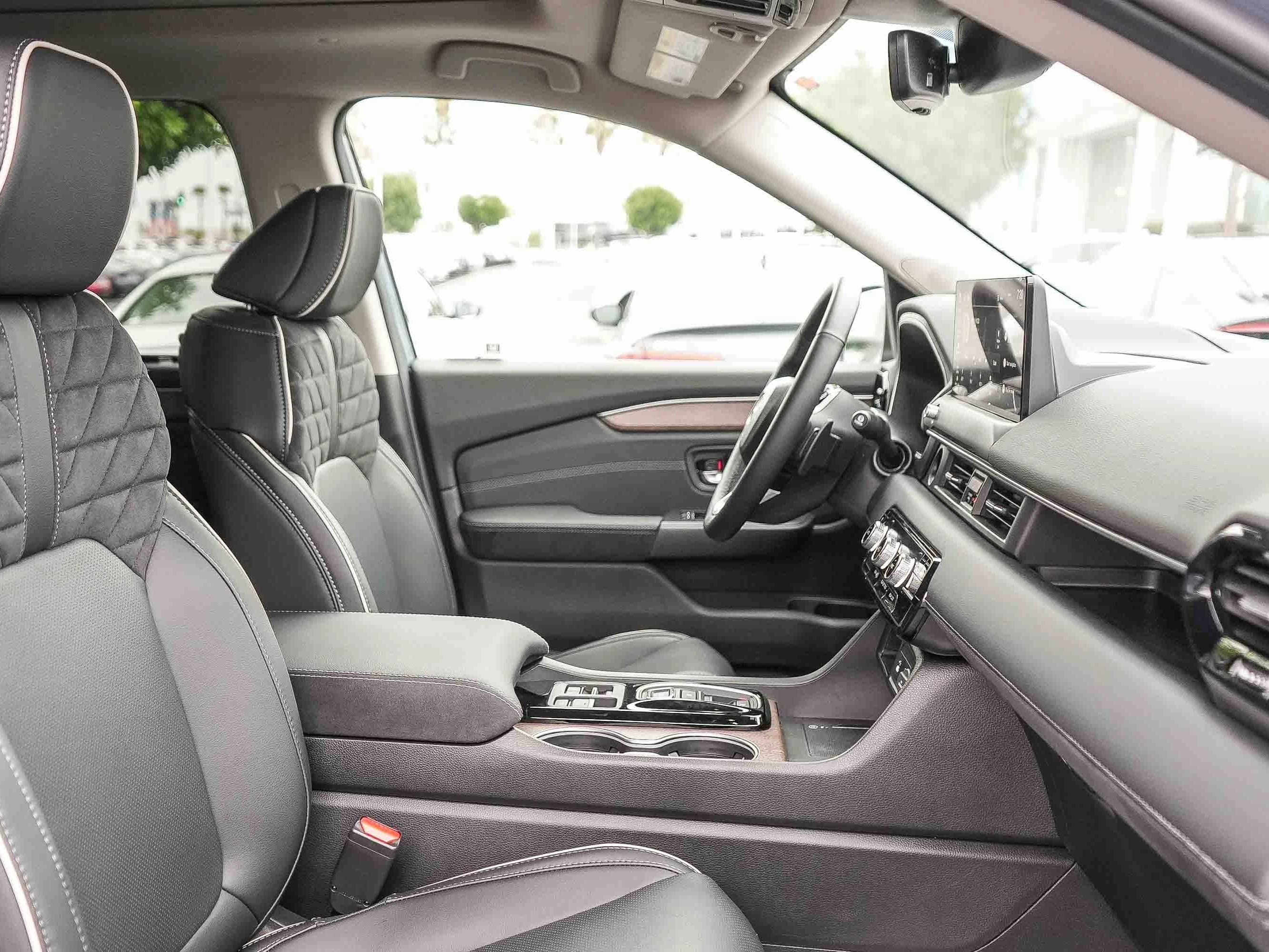 Honda Pilot Elite AWD 2026 — side view
