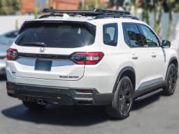 Honda Pilot Black Edition AWD 2026 — side view