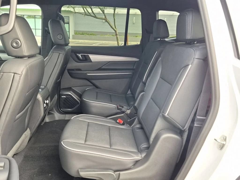 Buick Enclave Preferred 4dr 2026 — side view
