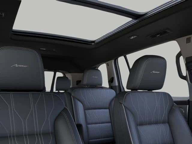 Buick Enclave Avenir 4dr 2026 — side view